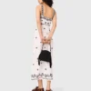 Vestido maxi com recortes bordados