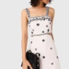 Vestido maxi com recortes bordados