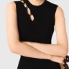 Vestido maxi em malha canelada com recortes