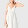 Vestido maxi em tafetá com joias