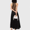 Vestido maxi esvoaçante com costas trançadas