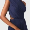 Vestido maxi plissado assimétrico