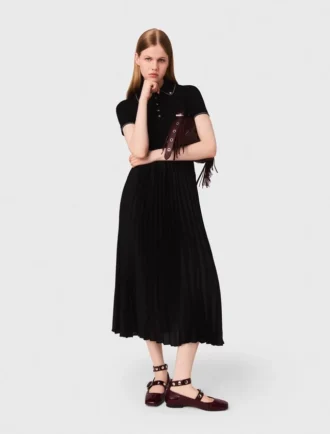 Vestido maxi plissado com gola polo