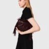 Vestido maxi plissado com gola polo