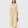Vestido maxi plissado com ilhós