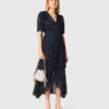 Vestido midi com folhos metálicos