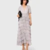 Vestido midi com folhos metálicos