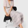 Vestido midi com folhos metálicos