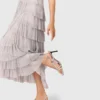 Vestido midi com folhos metálicos