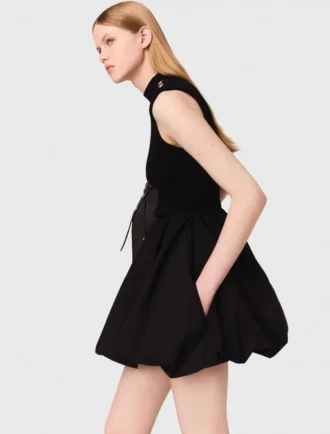 Vestido mini em malha canelada e tafetá