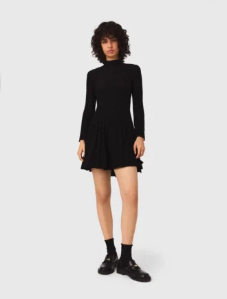 Vestido mini skater de gola alta