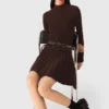 Vestido mini skater de gola alta