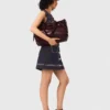 Vestido reto em malha costurada