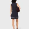 Vestido reto em malha costurada