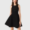 Vestido skater com joias