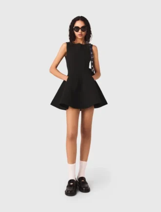 Vestido skater com laços com joias