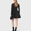 Vestido skater com pérolas e strass