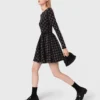 Vestido skater com pérolas e strass